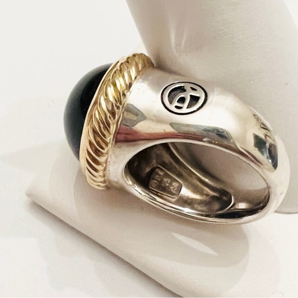 David Yurman Signature Oval Ring With Black
Onyx And Gold - Picture 10 of 12